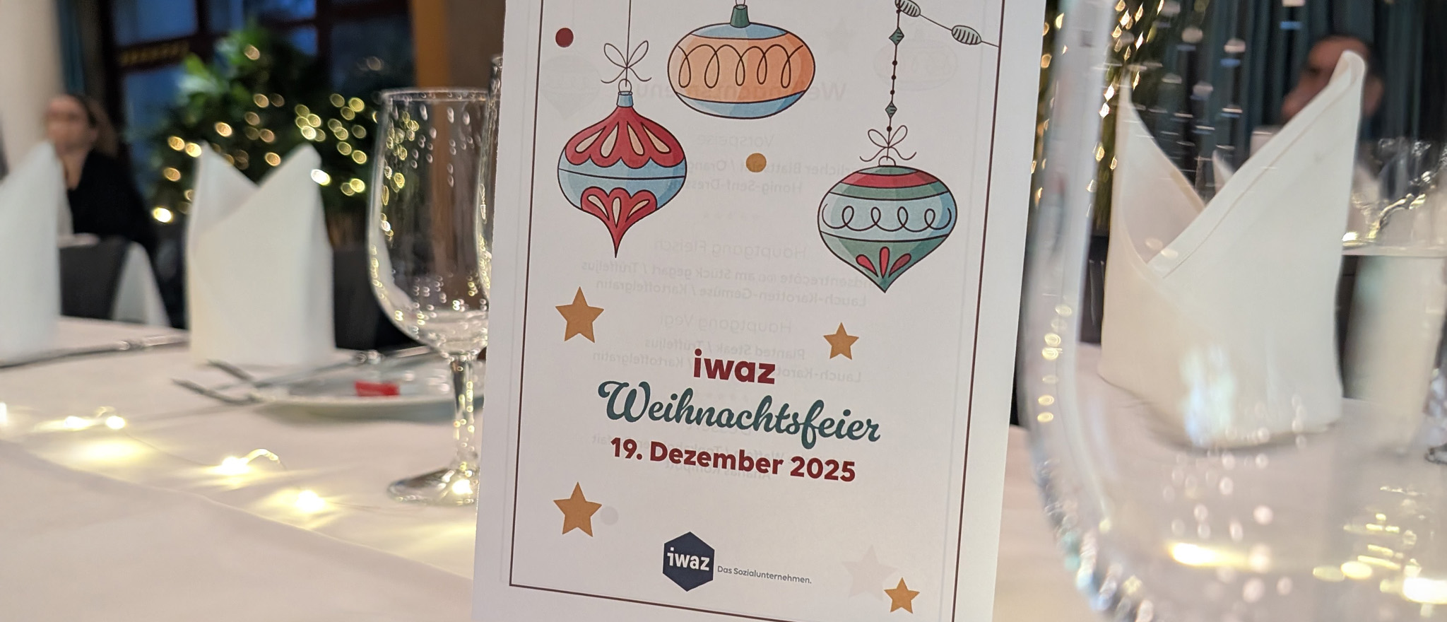 Stimmungsvolle Weihnachtsfeier im iwaz