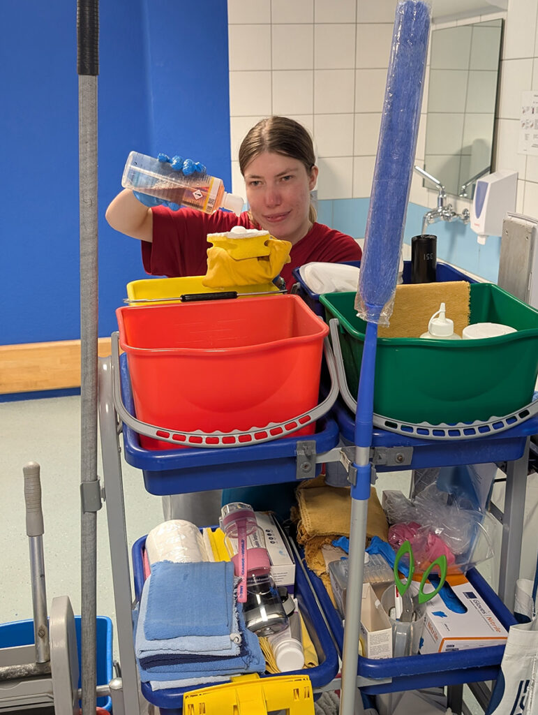 iwaz Berufe Nicole arbeitet in der Reinigung