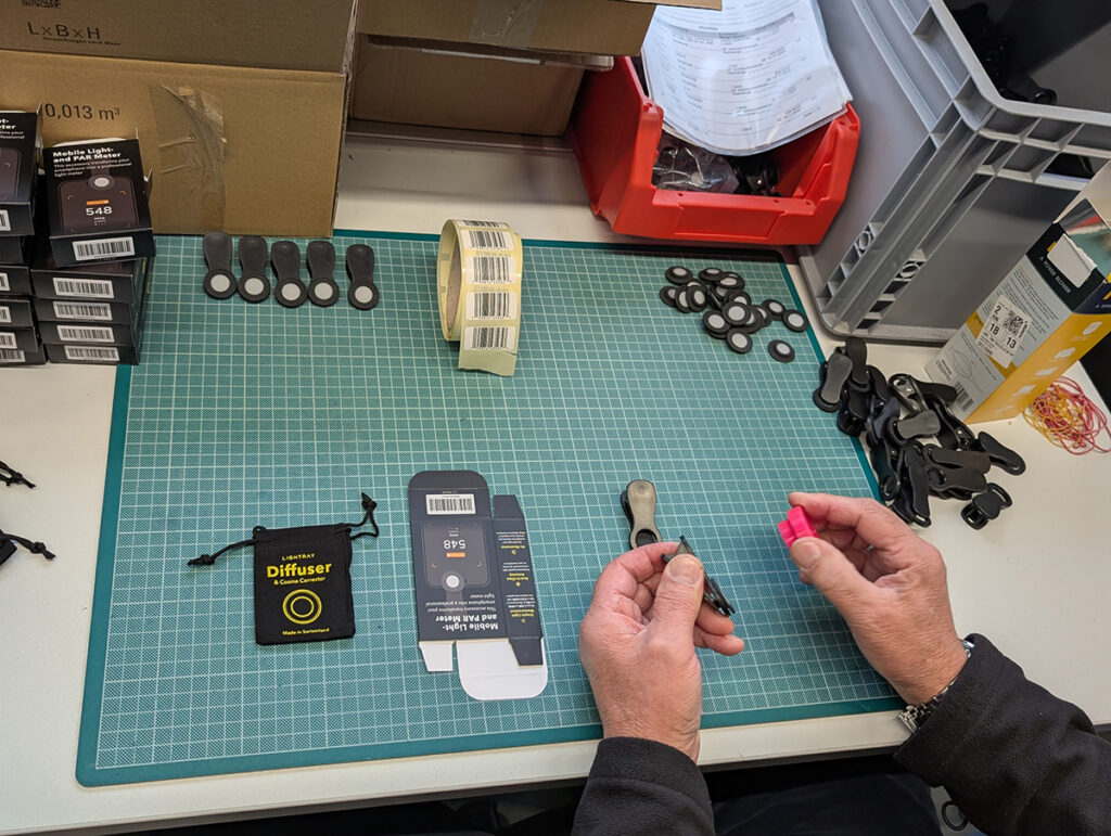 iwaz Handfertigung Teile zusammenfügen