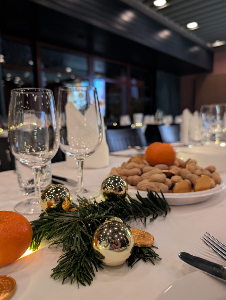 iwaz Weihnachtsfeier 2025 mit schöner Dekoration