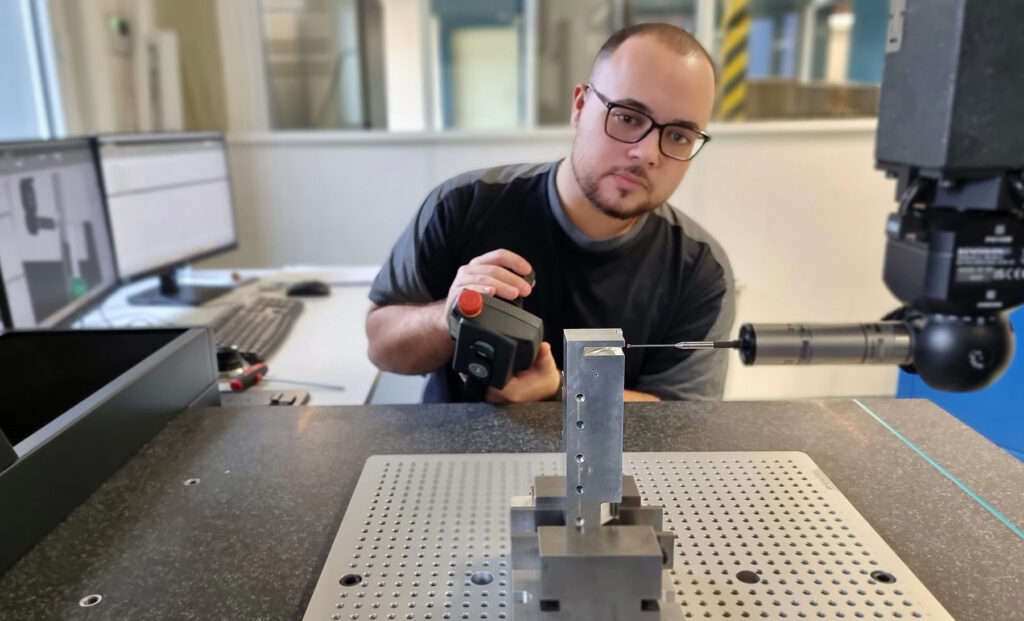 iwaz Produktion 3D-Koordinatenmessmaschine von WENZEL