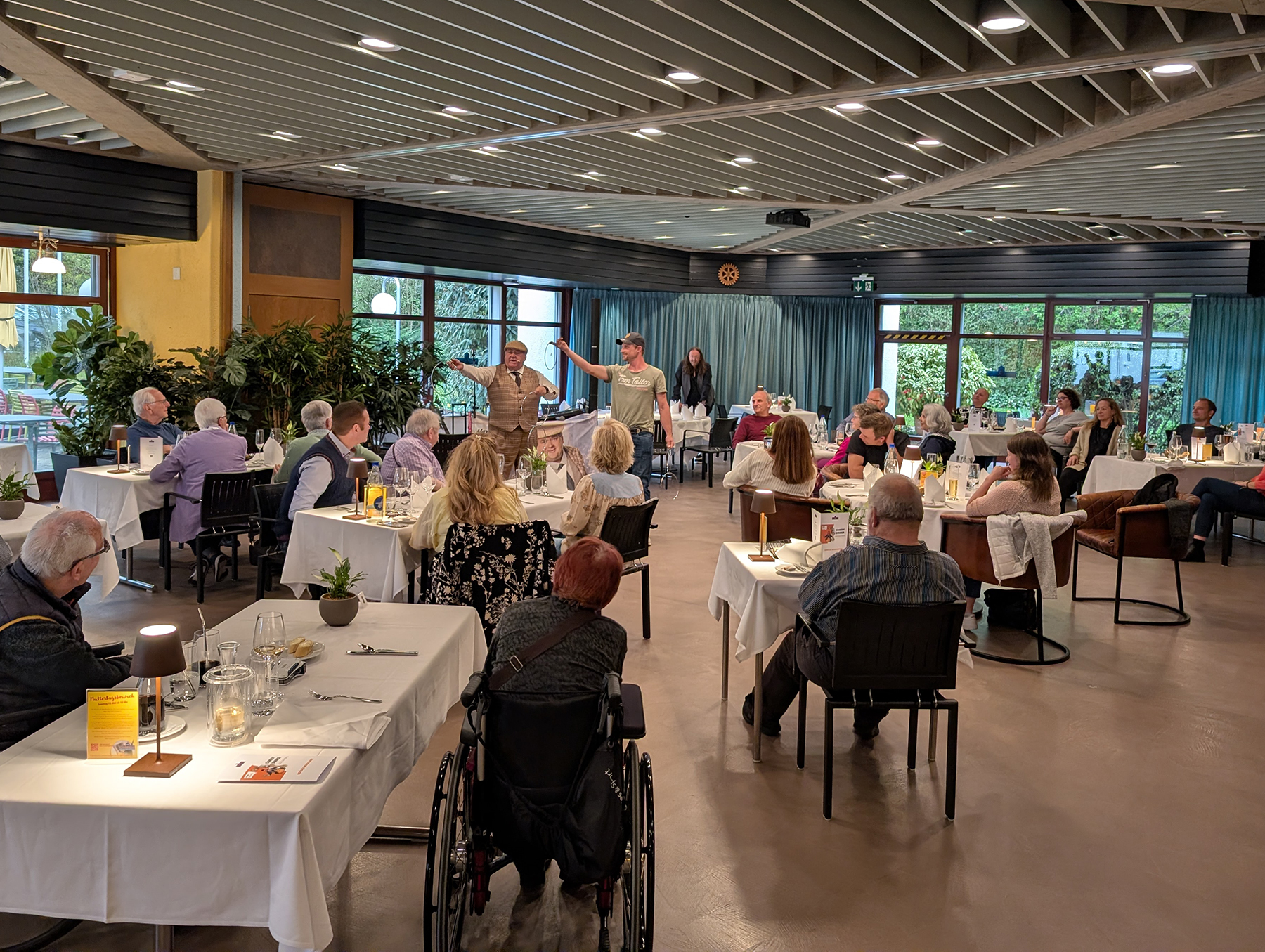 Comedy Dinner mit Max Bünzli mit Besuchern