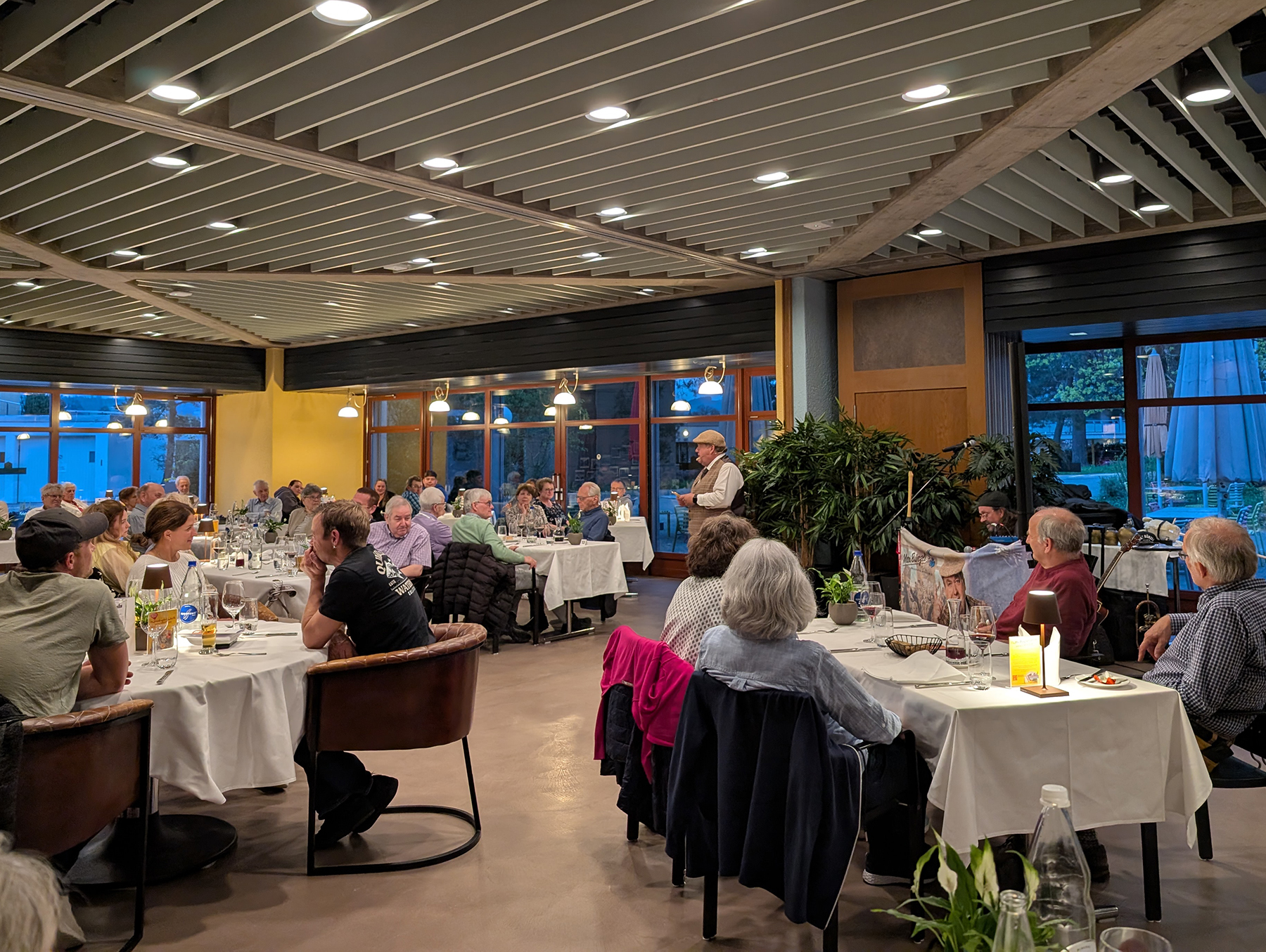 Comedy Dinner mit Max Bünzli mit Besuchern