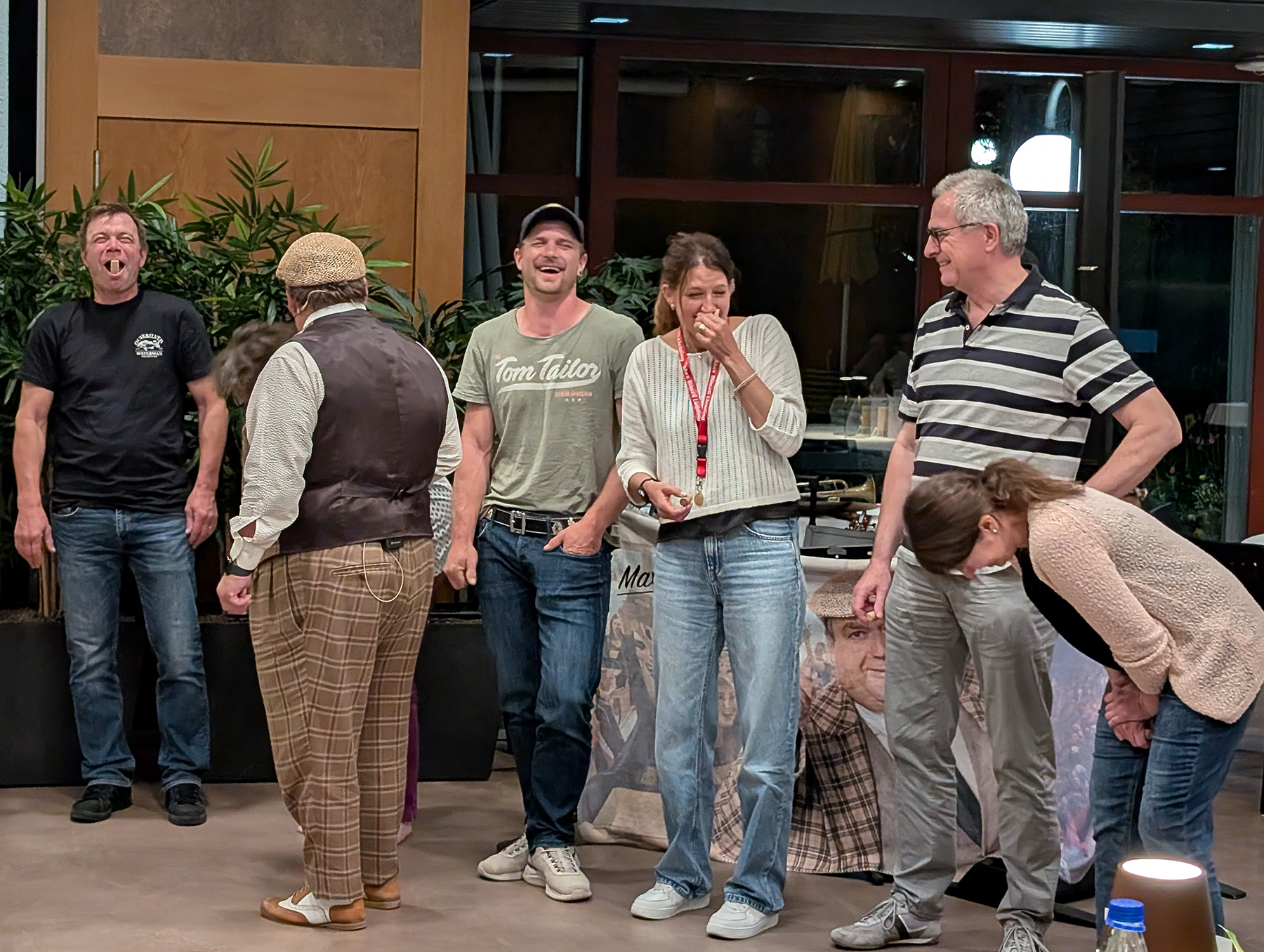 Mitmachen am Comedy Dinner mit Max Bünzli