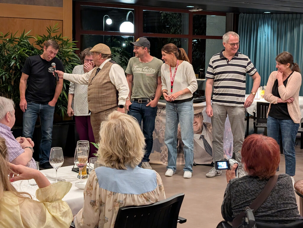 Mitmachen am Comedy Dinner mit Max Bünzli