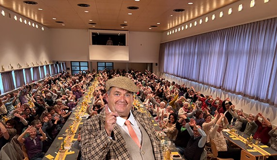 Max Bünzli vor Publikum