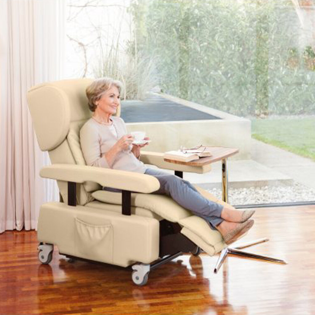 iwaz-rehatech-pflegebett-topro-aufstehsessel-bologna-2-